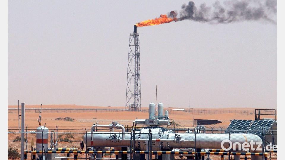 Saudi-Arabien schaltet eine wichtige Pipeline nach Angriffen ab. (Symbolbild) Bild: Ali Haider/EPA/dpa