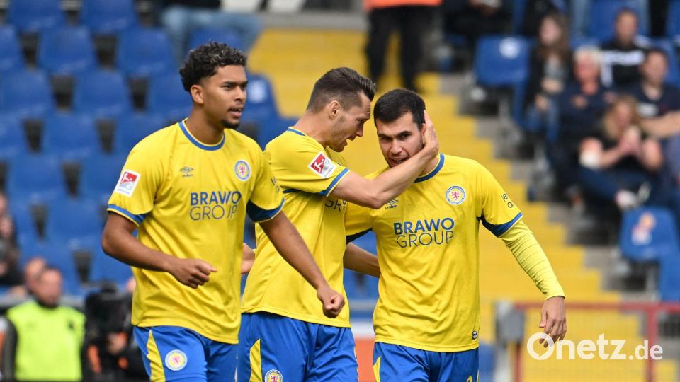 Maximilian Entrup (M) erzielte das 1:1 für Eintracht Braunschweig. Bild: Swen Pförtner/dpa