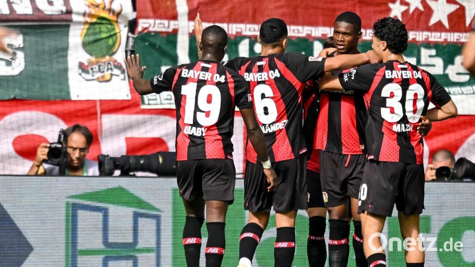 Leverkusen jubelt über den Führungstreffer von Christian Kofane. Bild: Harry Langer/dpa