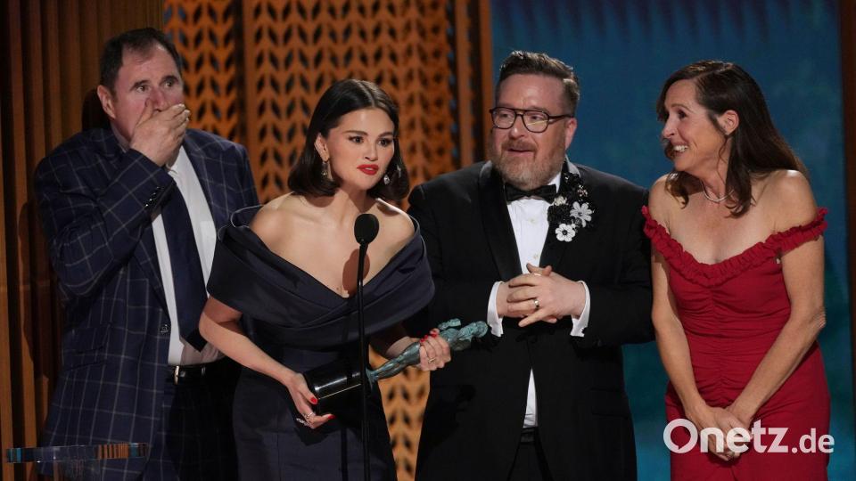 Der Cast der Serie „Only Murders in the Building“ um Selena Gomez (Mitte) geht auch 2026 ins Rennen um einen Emmy. (Archivbild) Bild: Chris Pizzello/Invision via AP/dpa