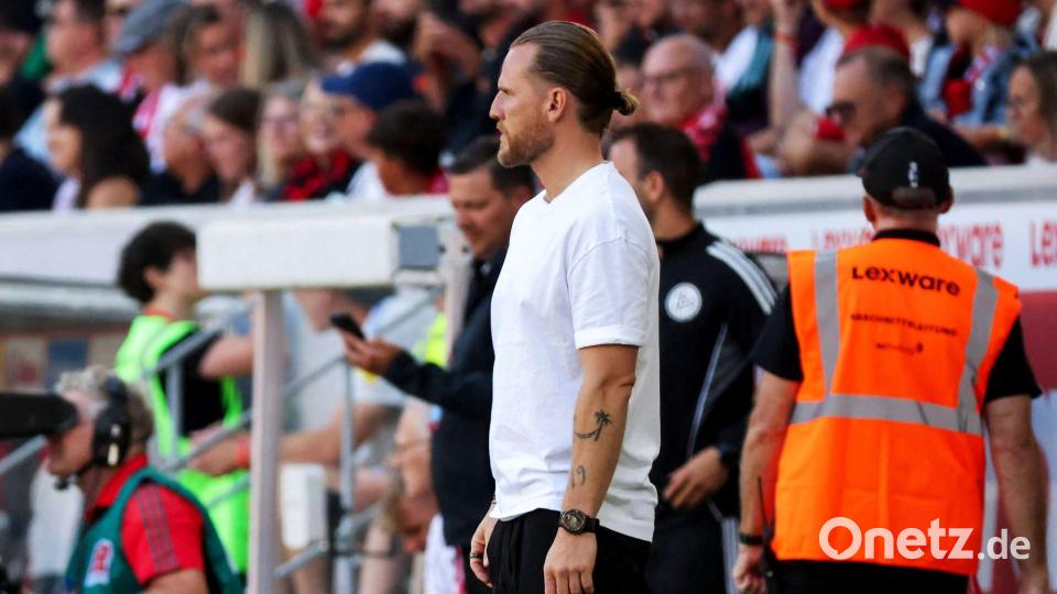 Im Fokus: Der Gladbacher Trainer Eugen Polanski. Bild: Philipp von Ditfurth/dpa