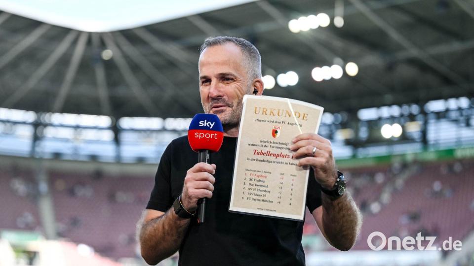 Das gab es noch nie: Der FC Augsburg ging als Tabellenführer in den Spieltag. Bild: Harry Langer/dpa