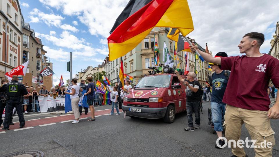 Rund 1.500 Demonstranten der Initiative „Projekt M1llion“ verlangten den Rücktritt der Bundesregierung. Bild: Pia Bayer/dpa