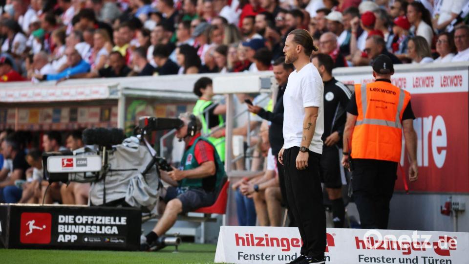 Setzte auf drei Startelf-Änderungen: Gladbachs Trainer Eugen Polanski. Bild: Philipp von Ditfurth/dpa