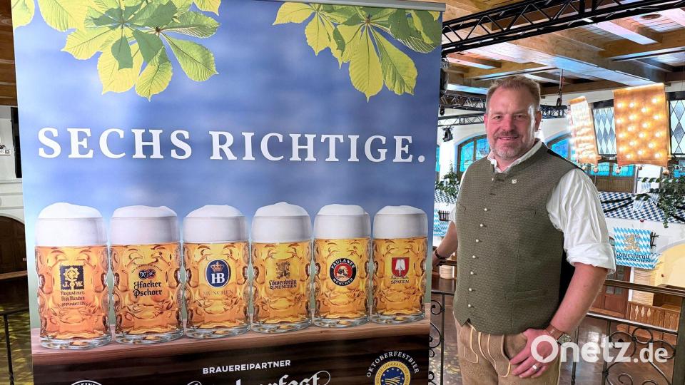 Andreas Maisberger, Geschäftsführer des Vereins Münchener Brauereien, präsentiert die sechs Wiesnbiere bei der Oktoberfestbierprobe 2026. Bild: Julian Degler/dpa