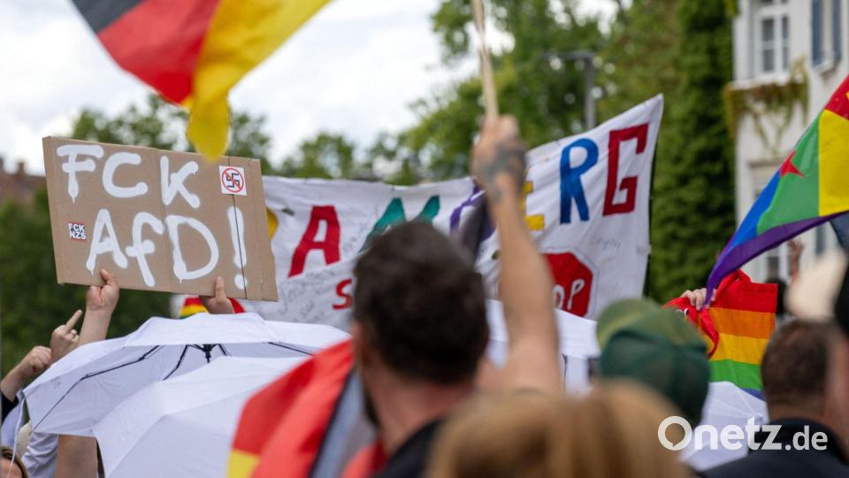 In Bamberg gingen rund 4.000 Menschen gegen Rechts auf die Straße. Bild: Pia Bayer/dpa