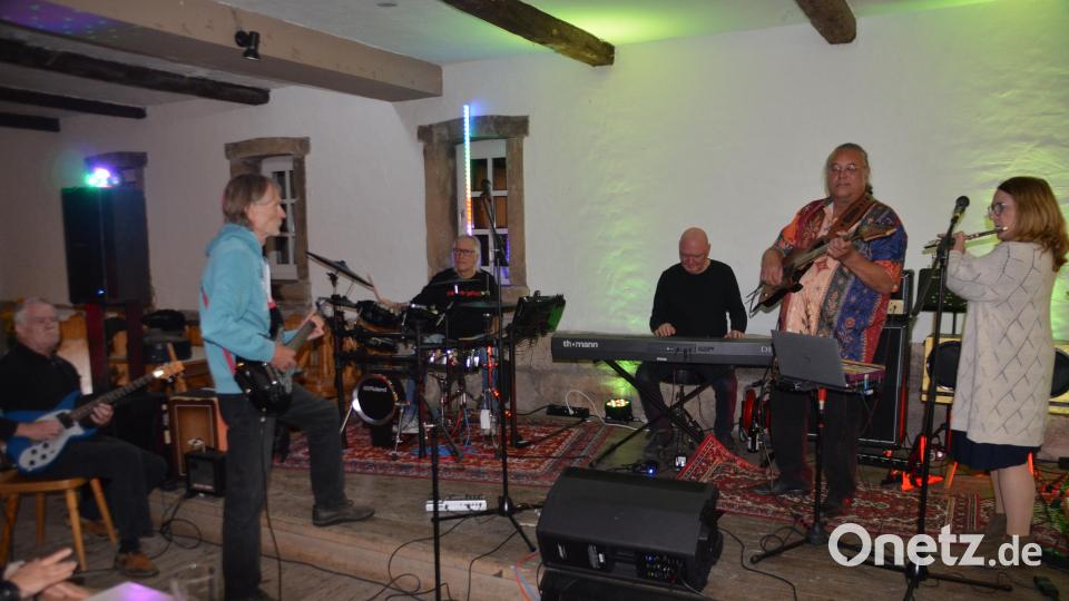 Die zusammengewürfelte "Band without name" hatte Spaß an ihrem Auftritt. Bild: Arnold Koch