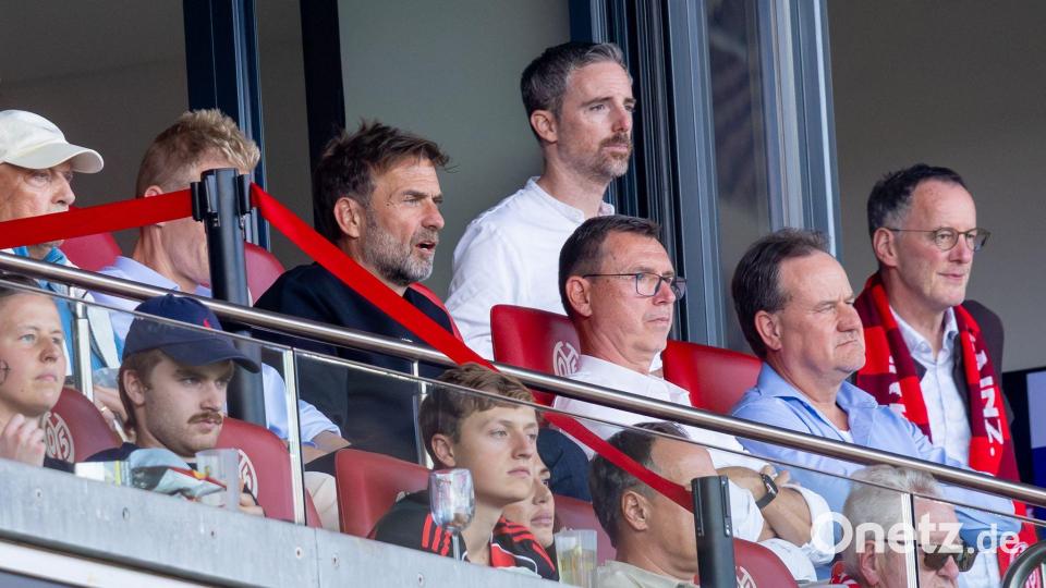 Bundestrainer Jürgen Klopp verfolgte den Frankfurter Sieg im Rhein-Main-Derby bei Mainz 05 auf der Tribüne mit. Bild: Torsten Silz/dpa