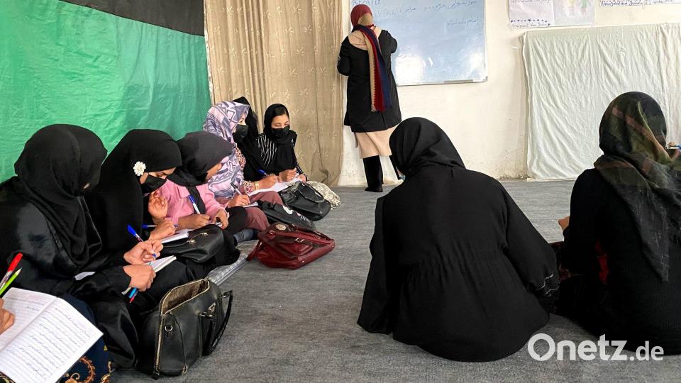 Aufgrund der geschlechtsspezifischen Verfolgung durch die islamistischen Taliban erhalten fast alle Afghaninnen einen Schutzstatus. (Archivfoto) Bild: Fariba Akbari/dpa