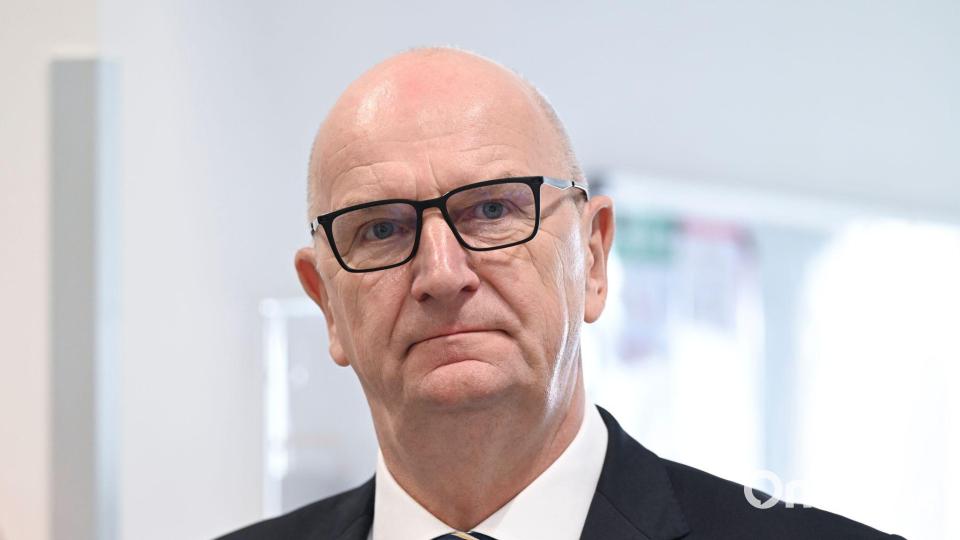 Brandenburgs Ministerpräsident Dietmar Woidke (SPD) dringt auf einen Spritpreisdeckel. (Archivbild) Bild: Jens Kalaene/dpa
