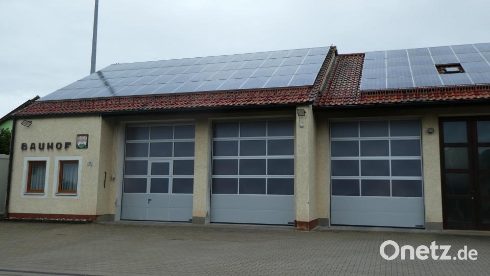 Der Bauhof in Schwend ist schon PV-bestückt, auf das Dach der Feuerwehr würde aber noch eine mittlere Anlage passen. Bild: Joachim Gebhardt
