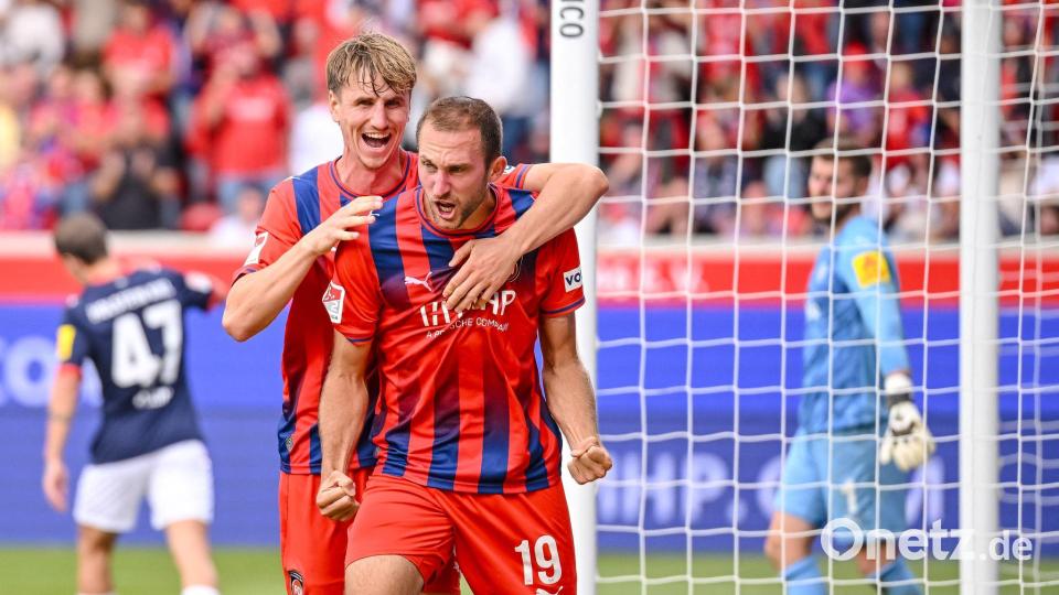 Jonas Föhrenbach erzielt für den 1. FC Heidenheim spät den Siegtreffer. Bild: Harry Langer/dpa