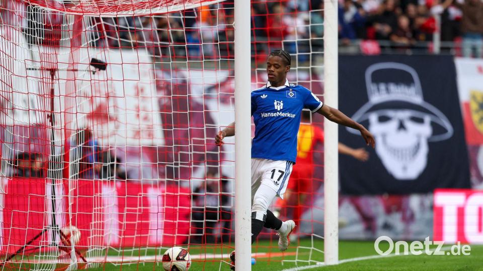 Warmed Omari kommt zu spät, der HSV kassiert das fünfte Gegentor. Bild: Jan Woitas/dpa