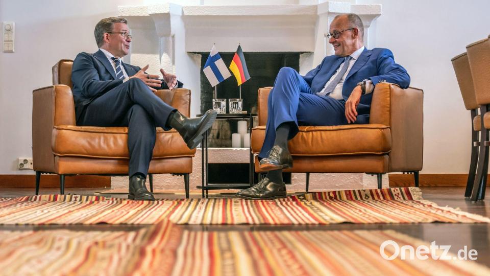 Das Treffen mit dem finnischen Ministerpräsidenten Petteri Orpo (l) war für Kanzler Friedrich Merz der Gipfel-Auftakt. Bild: Michael Kappeler/dpa