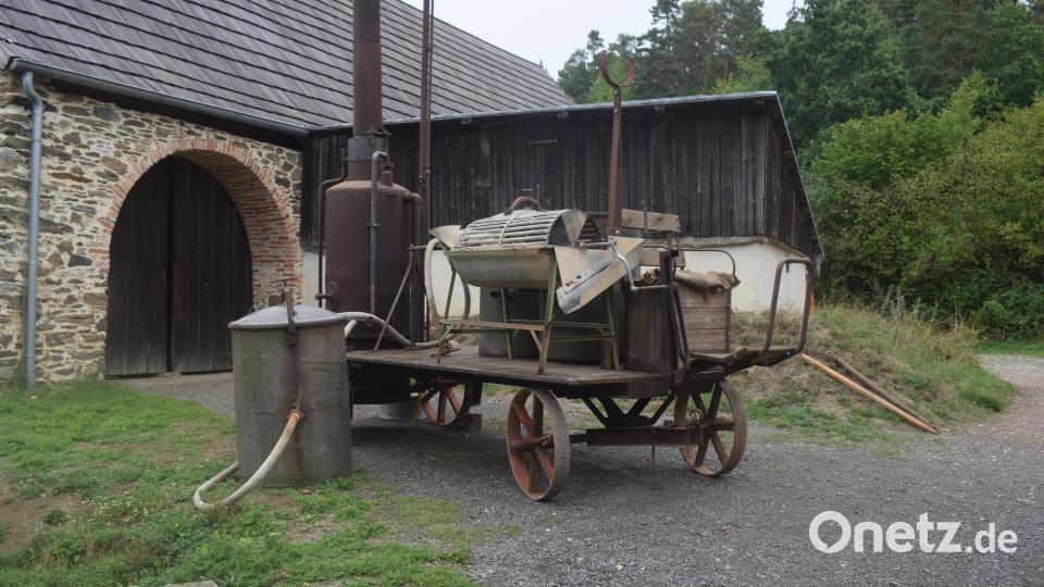 Mit der Dämpfkolonne zogen früher Unternehmer von Bauernhof zu Bauernhof und sorgten für den Wintervorrat. Bild: Richard Braun