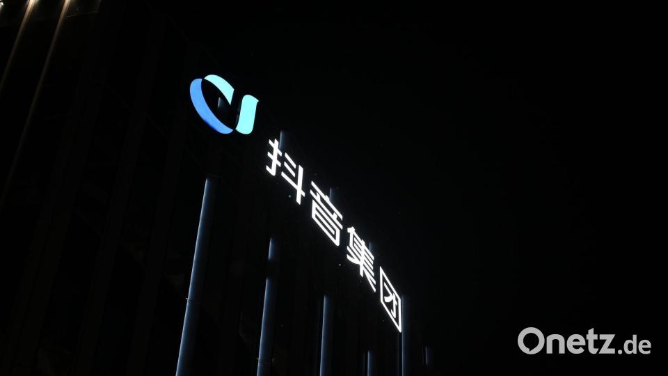 TikTok kommt aus China und heißt dort Douyin, dessen Sitz in Peking ist. (Archivbild) Bild: Johannes Neudecker/dpa