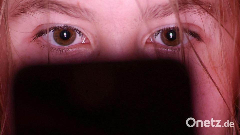 Immer wieder gibt es Sorgen über die Folgen von zu hoher Nutzung von TikTok. (Symbolbild) Bild: Jan Woitas/dpa
