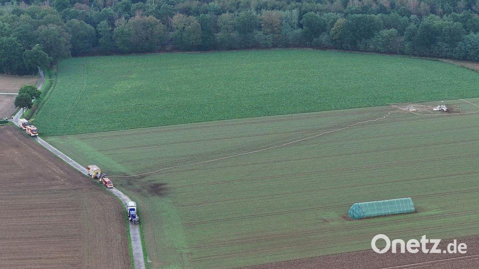 Das Kleinflugzeug war aus ungeklärter Ursache nahe Erkelenz im Rheinland abgestürzt. Bild: -/dpa