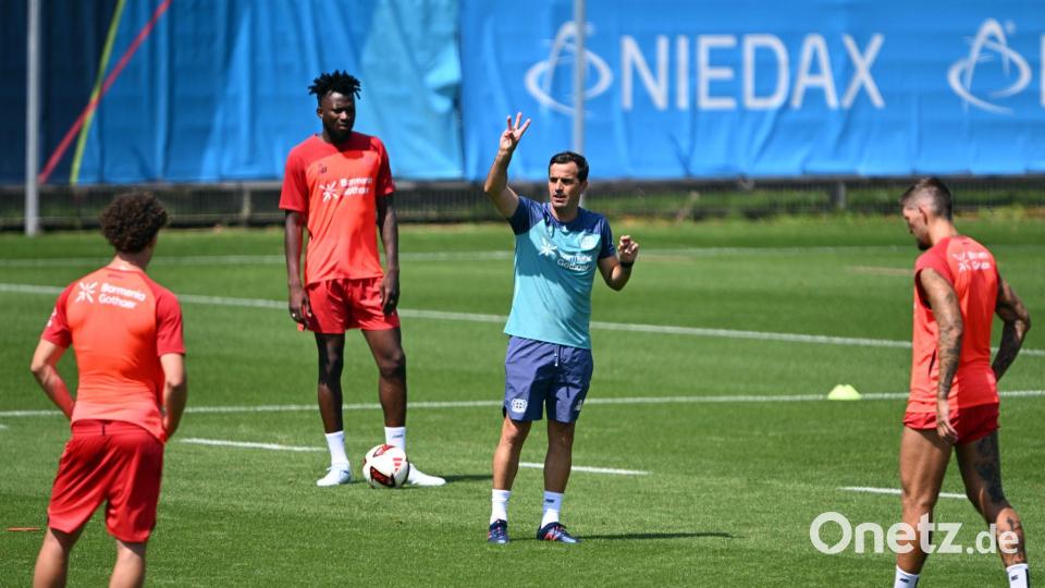 Auf dem Platz vermittelt der neue Coach Leidenschaft. (Archivbild) Bild: Federico Gambarini/dpa