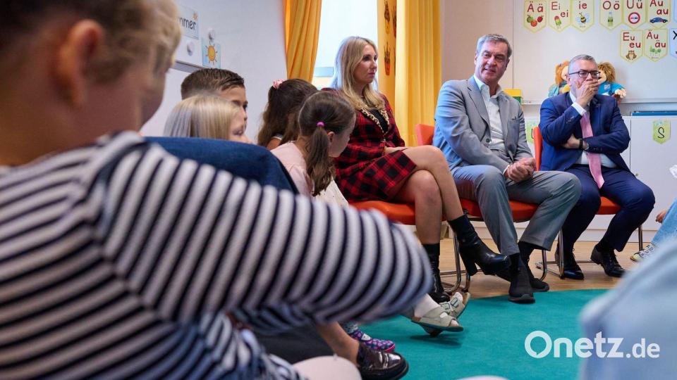 Einige Schulkinder bekamen besonderen Besuch. Bild: Sven Hoppe/dpa