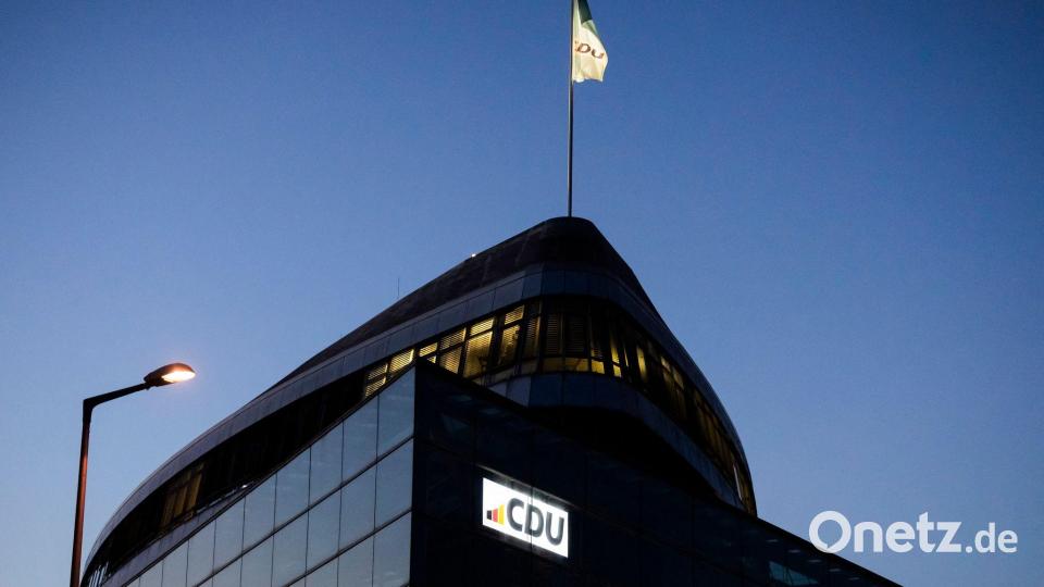 CDU und CSU fallen in der aktuellen YouGov Sonntagsfrage auf ein neues Tief. (Symbolbild) Bild: Christoph Soeder/dpa