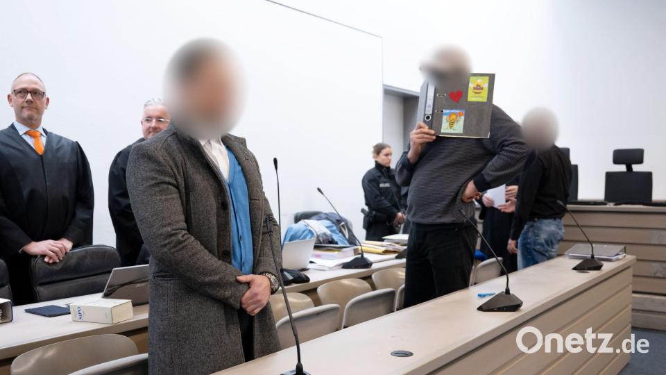 Die angeklagten Männer schwiegen in dem Prozess in Ingolstadt zu den Vorwürfen. (Archivbild) Bild: Sven Hoppe/dpa