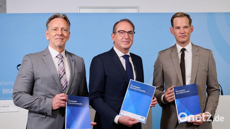 „Null Toleranz gegenüber denen, die an der Sucht verdienen“, fordert der Bundesdrogenbeauftragte, Hendrik Streeck (rechts) Bild: Annette Riedl/dpa