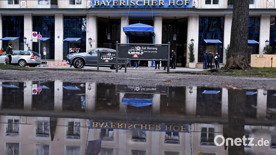 Im Bayerischen Hof kam es 2002 zu einer legendären Prügelei. (Archiv) Bild: Sven Hoppe/dpa