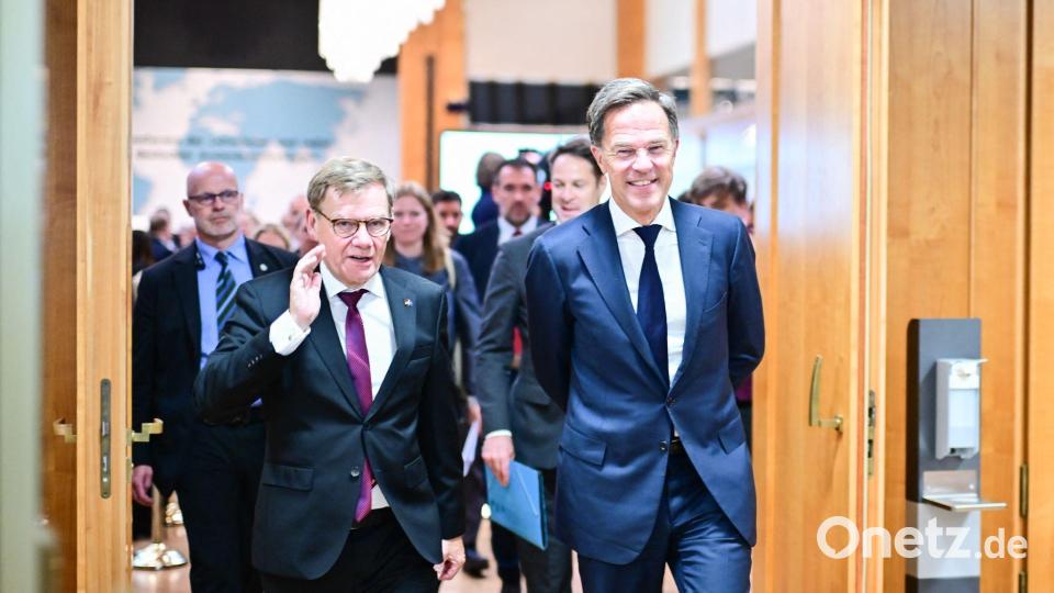 Sah in Russlands Kurs zuletzt Verzweiflung wegen ausbleibender Erfolge im Ukraine-Krieg: Nato-Generalsekretär Mark Rutte (r) - hier bei einem Treffen mit Bundesaußenminister Johann Wadephul. (Archivbild) Bild: Sebastian Gollnow/dpa