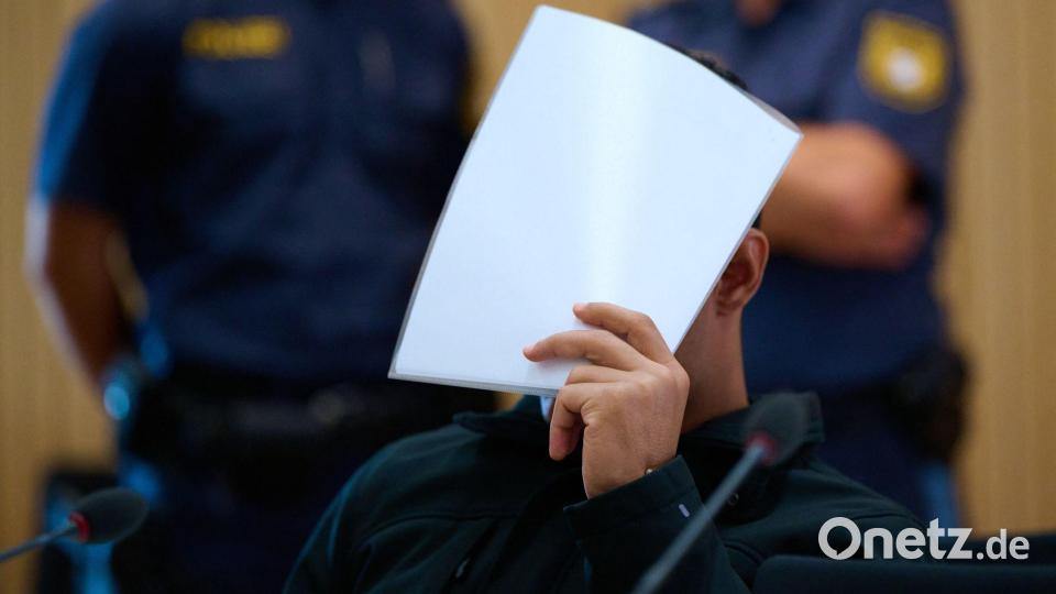 Dem Angeklagten wird vorgeworfen, seine Ehefrau enthauptet zu haben. Bild: Sven Hoppe/dpa