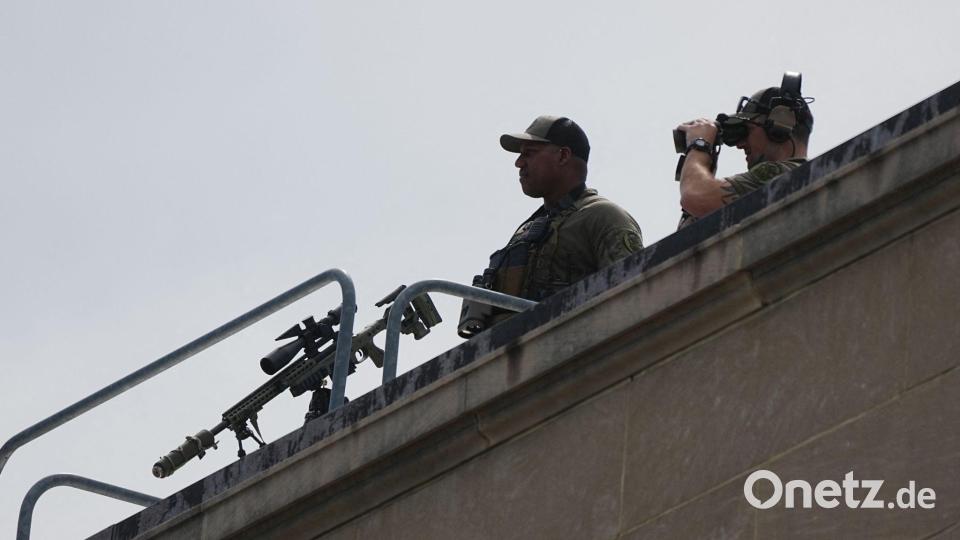 Scharfschützen sichern vom Dach des Pentagons. Bild: Kay Nietfeld/dpa