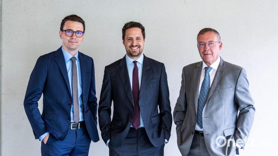 Felix Fischer (links), Stephan Herrmann (Mitte) und Hartmut Spliethoff (rechts) forschen an einem reversiblen Brennstoffzellenkraftwerk. (Handout) Bild: Ansgar Pudenz/Deutscher Zukunftspreis/dpa