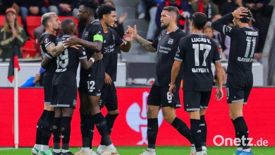 Leverkusen jubelt über das Tor zum 1:0. Bild: Rolf Vennenbernd/dpa