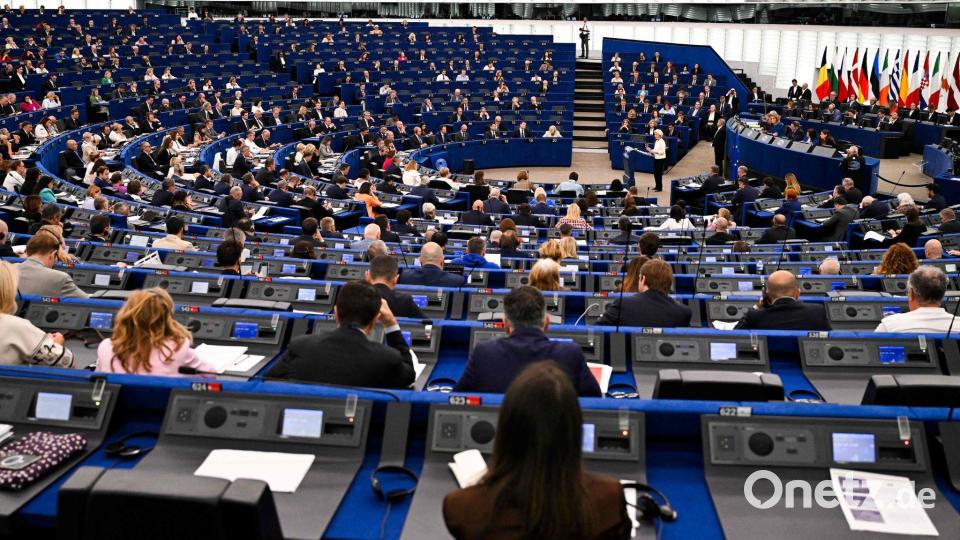 Der von Ursula von der Leyen als Vorbild für einen EU-Mechanismus erwähnte Artikel 4 sieht Beratungen vor, wenn sich ein Nato-Staat von außen gefährdet sieht. Bild: Jean-Christophe Verhaegen/AFP/dpa