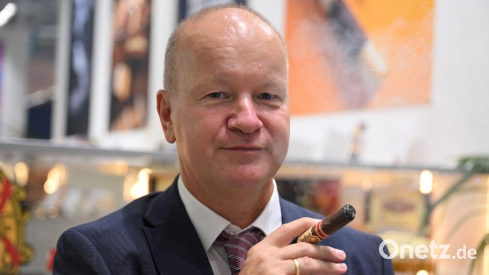 Zigarrenlobbyist Bodo Mehrlein hofft darauf, dass die Pläne für eine drastische Tabaksteuer-Anhebung überarbeitet und aufgeweicht werden. Bild: Wolf von Dewitz/dpa