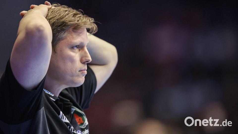 Bemängelte die fehlende Intensität im Spiel der Füchse Berlin: Trainer Nicolej Krickau. (Archivbild) Bild: Ronny Hartmann/dpa
