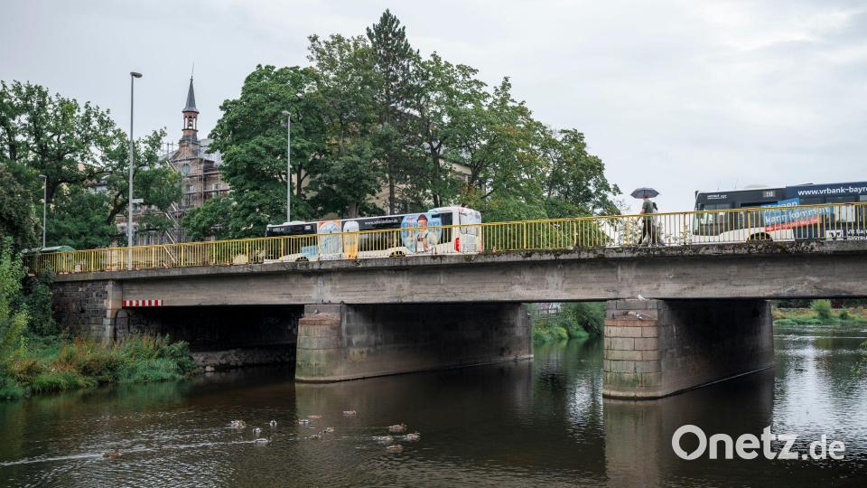 Wegen Mängeln kann die Brücke nicht voll genutzt werden. Bild: Daniel Vogl/dpa