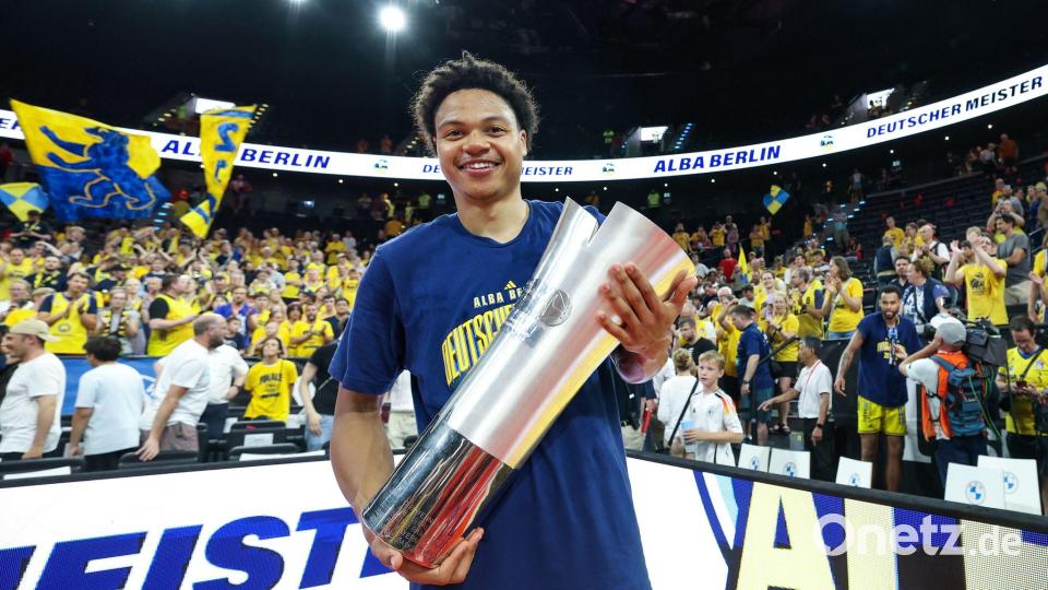 Bundesliga statt NBA: Jack Kayil läuft weiter für Alba auf. (Archivbild) Bild: Matthias Stickel/dpa