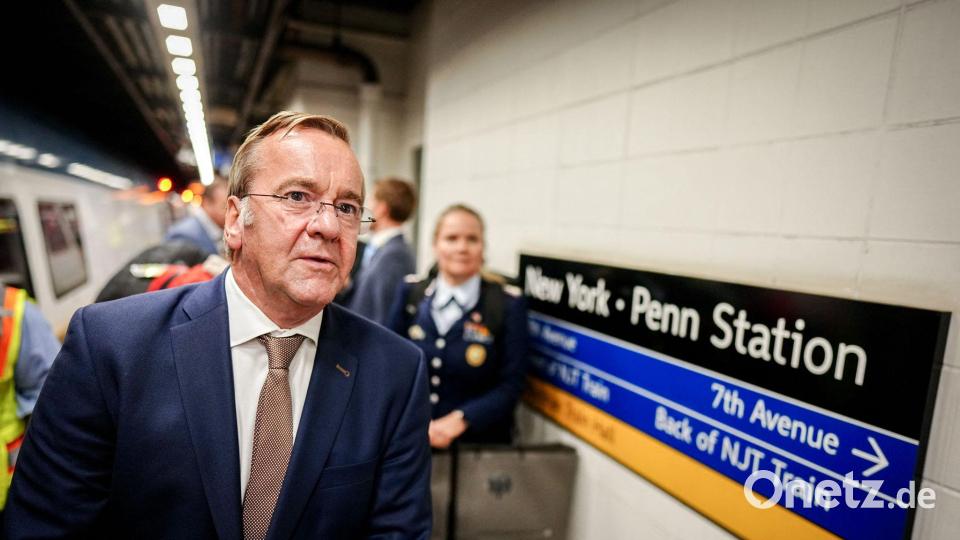 Boris Pistorius kommt auf dem Bahnhof Penn Station mit dem Zug an. Bild: Kay Nietfeld/dpa