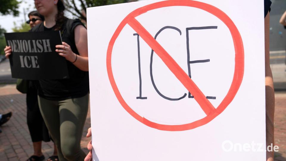 ICE wurde zum Symbol für berüchtigte Razzien gegen Migranten. (Archivbild) Bild: Jose Luis Magana/AP/dpa