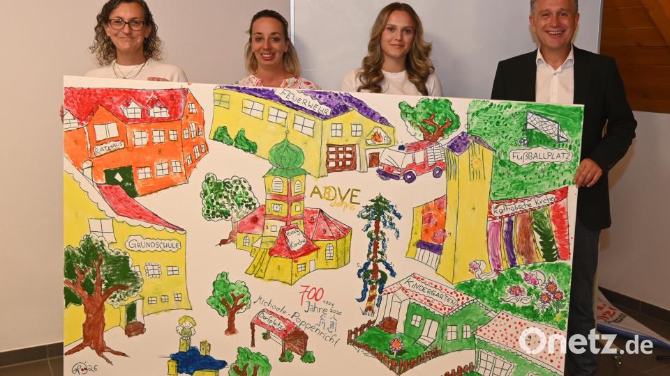Das anlässlich der 700-Jahr-Feier entstandene Mitmachbild überreichten die AOVE-Damen der Gemeinde Poppenricht. Von links: Katja Stiegler, Sarah Dehling, Marlene Meiler und Bürgermeister Hermann Böhm. Bild: Gerhard Franz