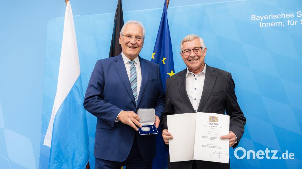 Auch für Dieter Mußemann (rechts) gab es eine Medaille. Bild: Giulia Iannicelli