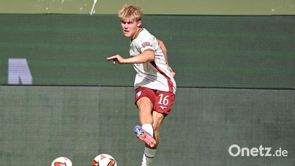 Reist im Alter von 21 Jahren erstmals zur Nationalmannschaft: Augsburg-Profi Hennes Behrens. (Archivbild) Bild: Harry Langer/dpa
