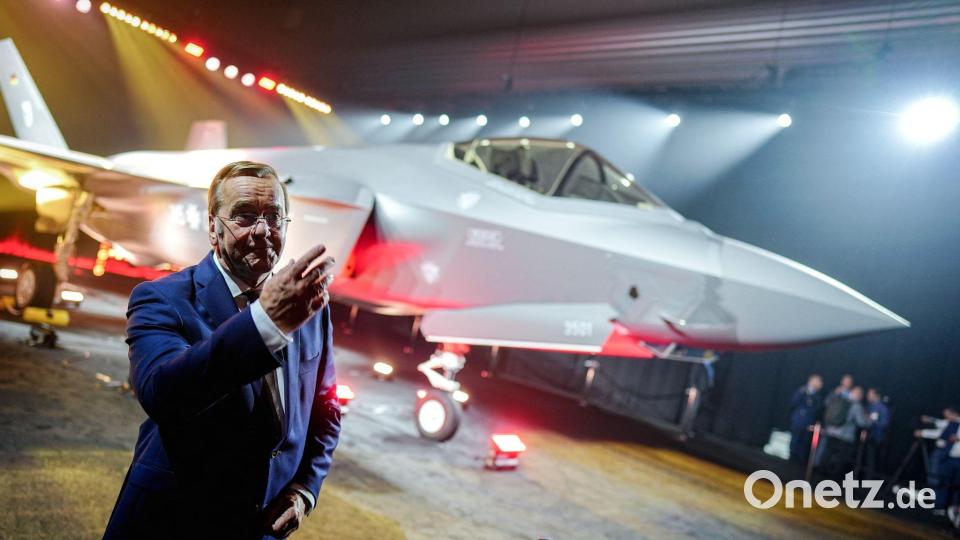 Verteidigungsminister Boris Pistorius vor der F-35 Bild: Kay Nietfeld/dpa