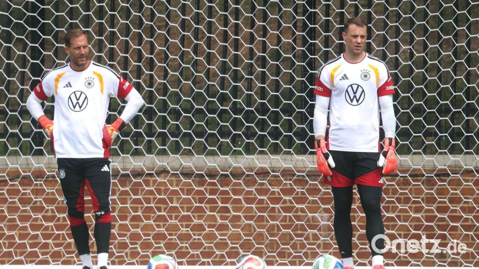 Stellvertreter Baumann und Stammkeeper Neuer waren bei der WM dabei. (Archivbild) Bild: Jan Woitas/dpa