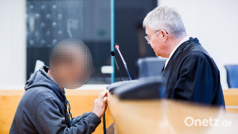Hat er seine eigene Familie angegriffen, seine Frau getötet und seine Tochter lebensgefährlich verletzt? Der Angeklagte will sich im Prozess äußern. Bild: Moritz Frankenberg/dpa
