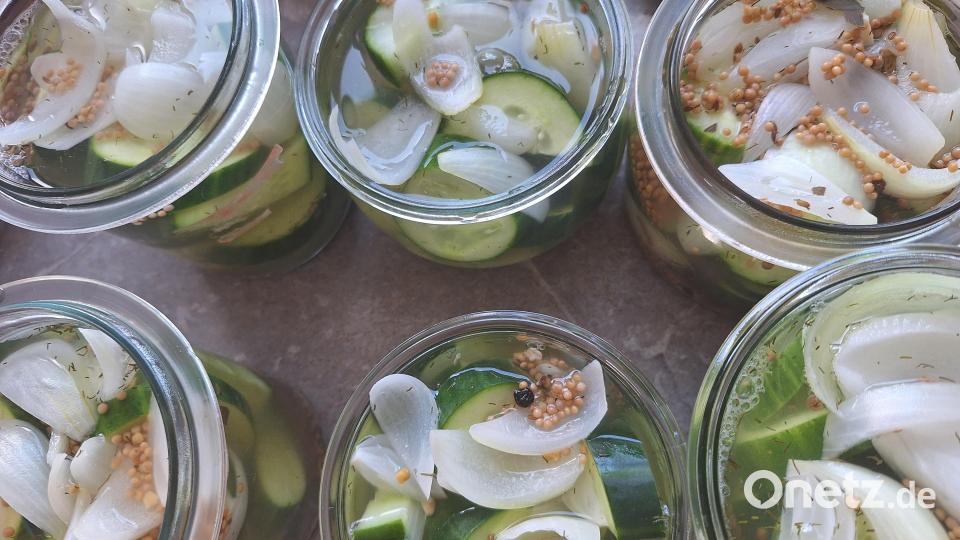 Essiggurken selbst einzulegen, ist kein Hexenwerk. Beim Würzen sind der Phantasie kaum Grenzen gesetzt. Bild: Michaela Hahn