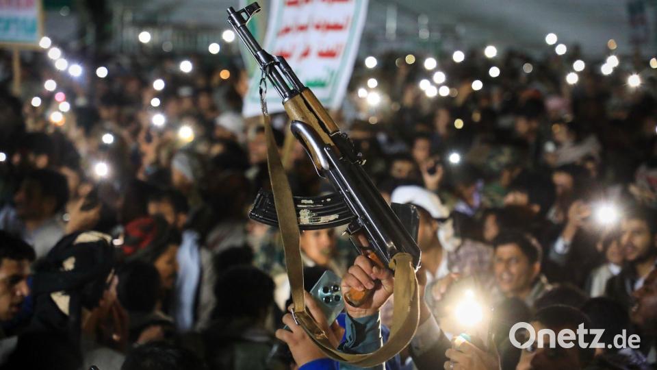 Die Huthi-Miliz hat in der vergangenen Woche die Kontrolle über die gesamte Rotmeerküste des Jemen erlangt. Bild: Osamah Abdulrahman/AP/dpa