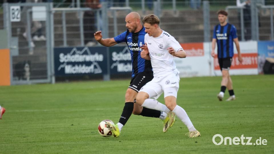 Szene aus dem Bayernligaspiel zwischen der SpVgg SV Weiden und der DJK Gebenbach. Bild: DIETER JAESCHKE