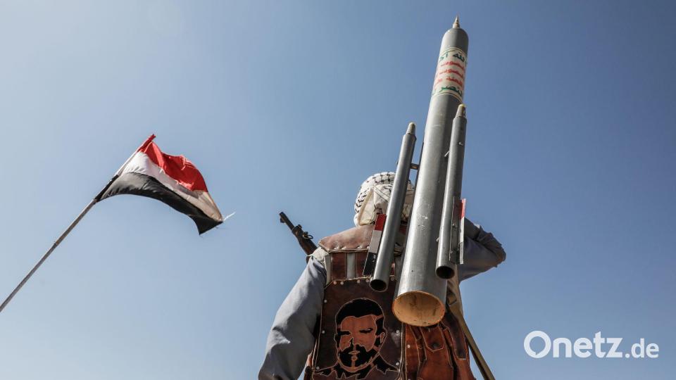 Während des Gaza-Kriegs feuerten die Huthi aus Solidarität mit der Hamas Raketen nach Israel. (Archivbild) Bild: Osamah Yahya/dpa
